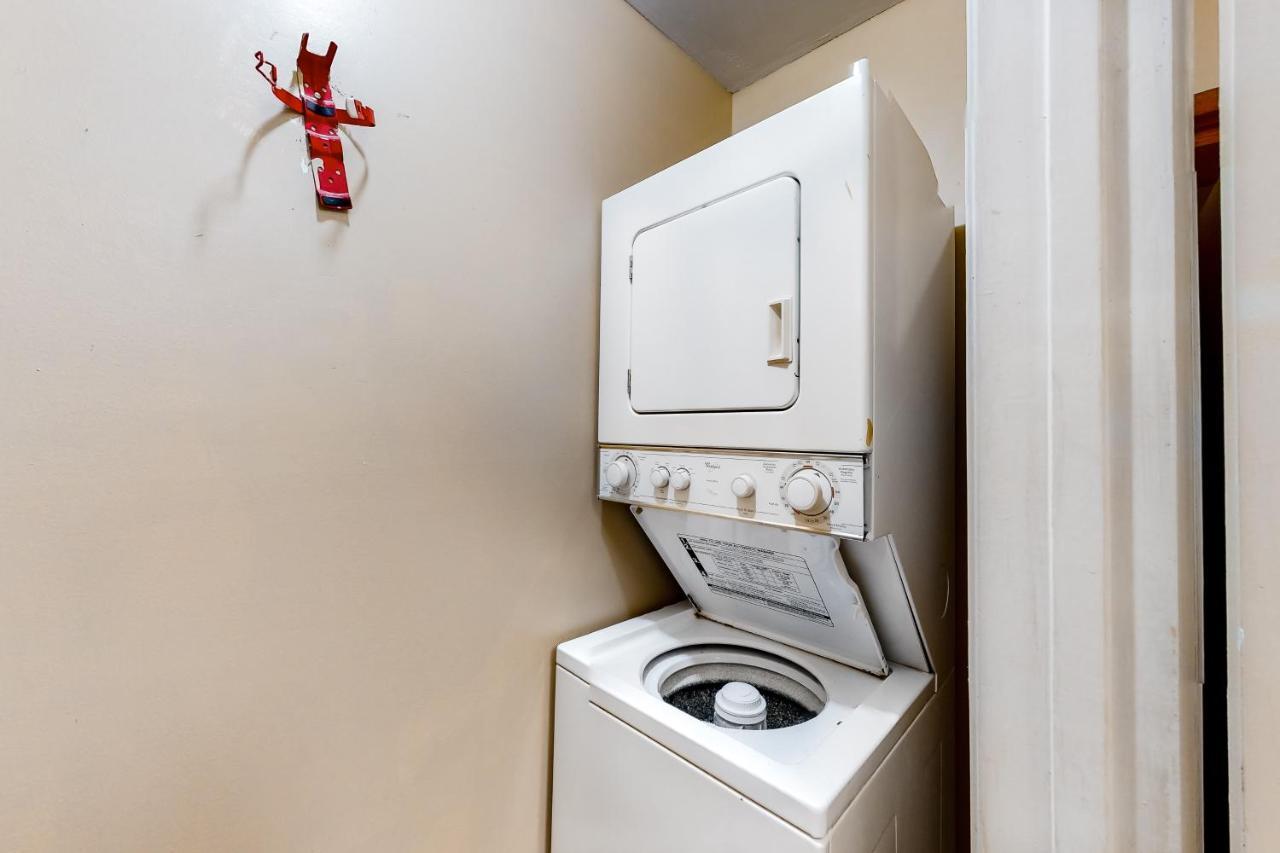 Apartment The At St. Thomas Square #1203b *